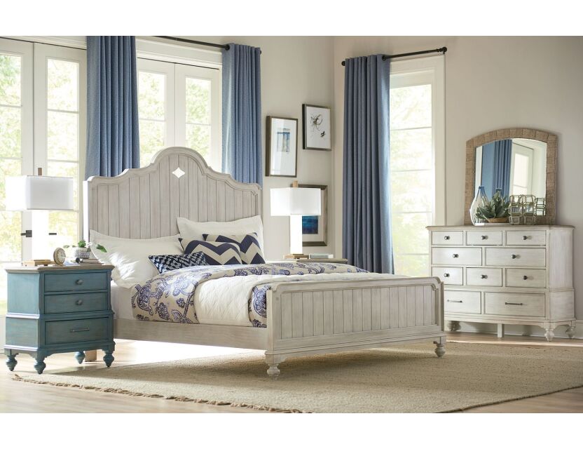 LAUREL PANEL QUEEN BED COMPLETE Room Scene 1